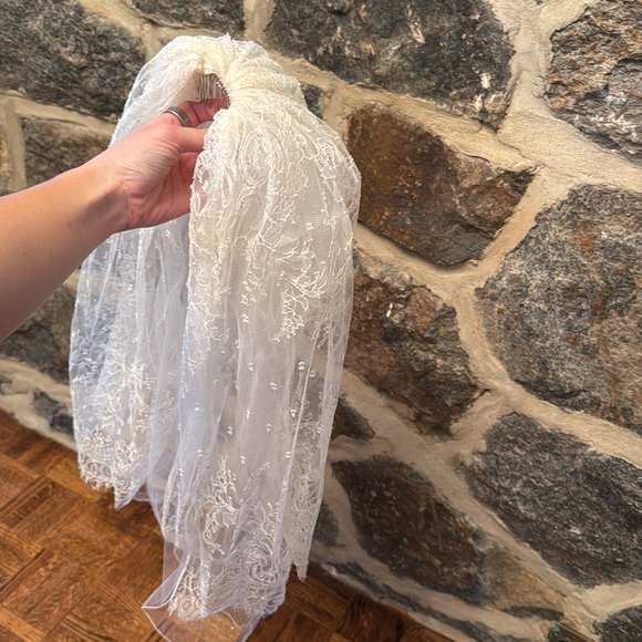 Bridal Veil Spanish lace custom made - Picture 3 of 7